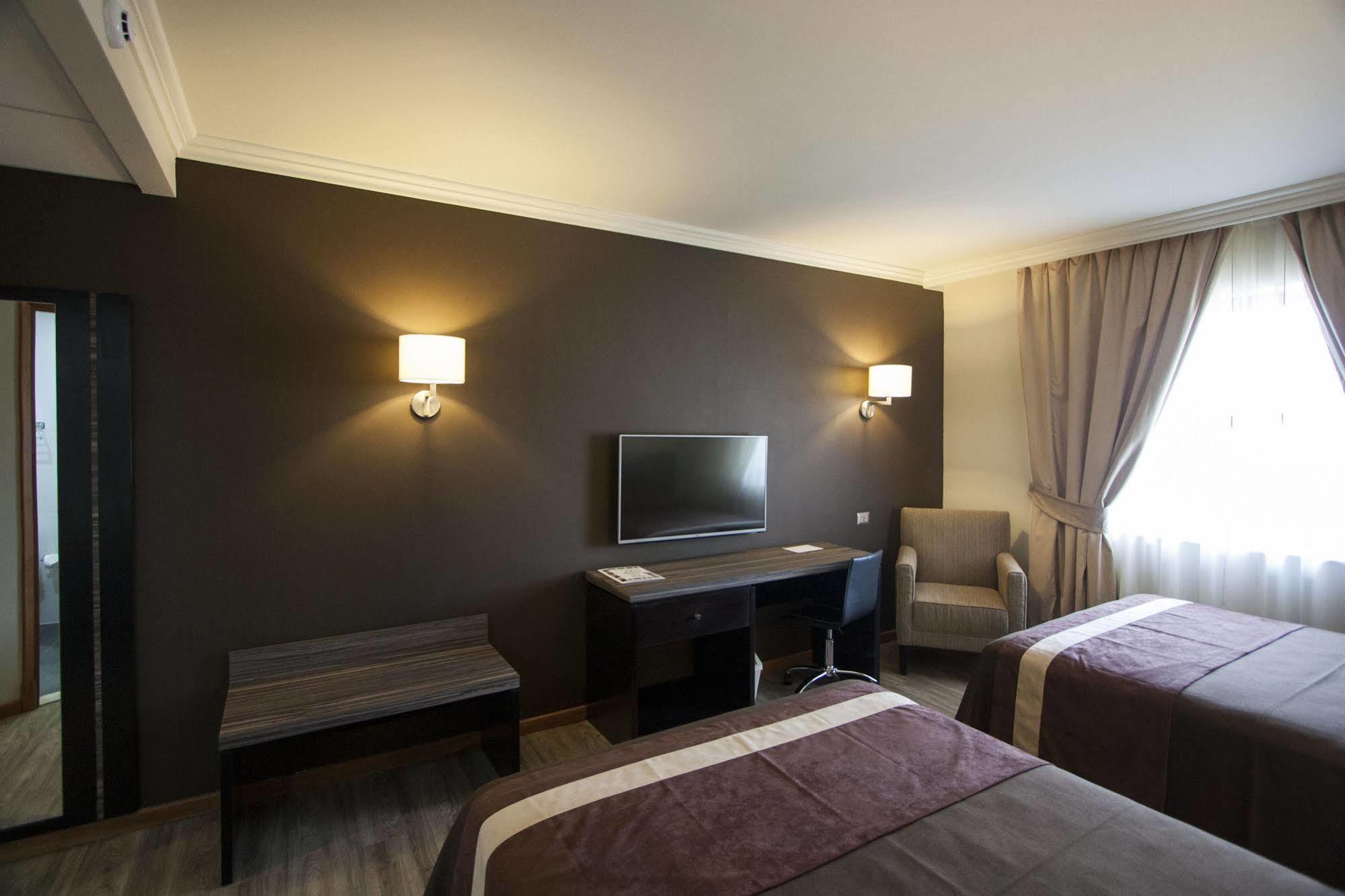Hotel Diego De Almagro Osorno Bagian luar foto